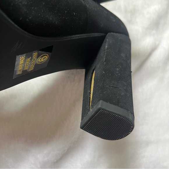 Funky Patch High Heel Block Pumps - Picture 5 of 7